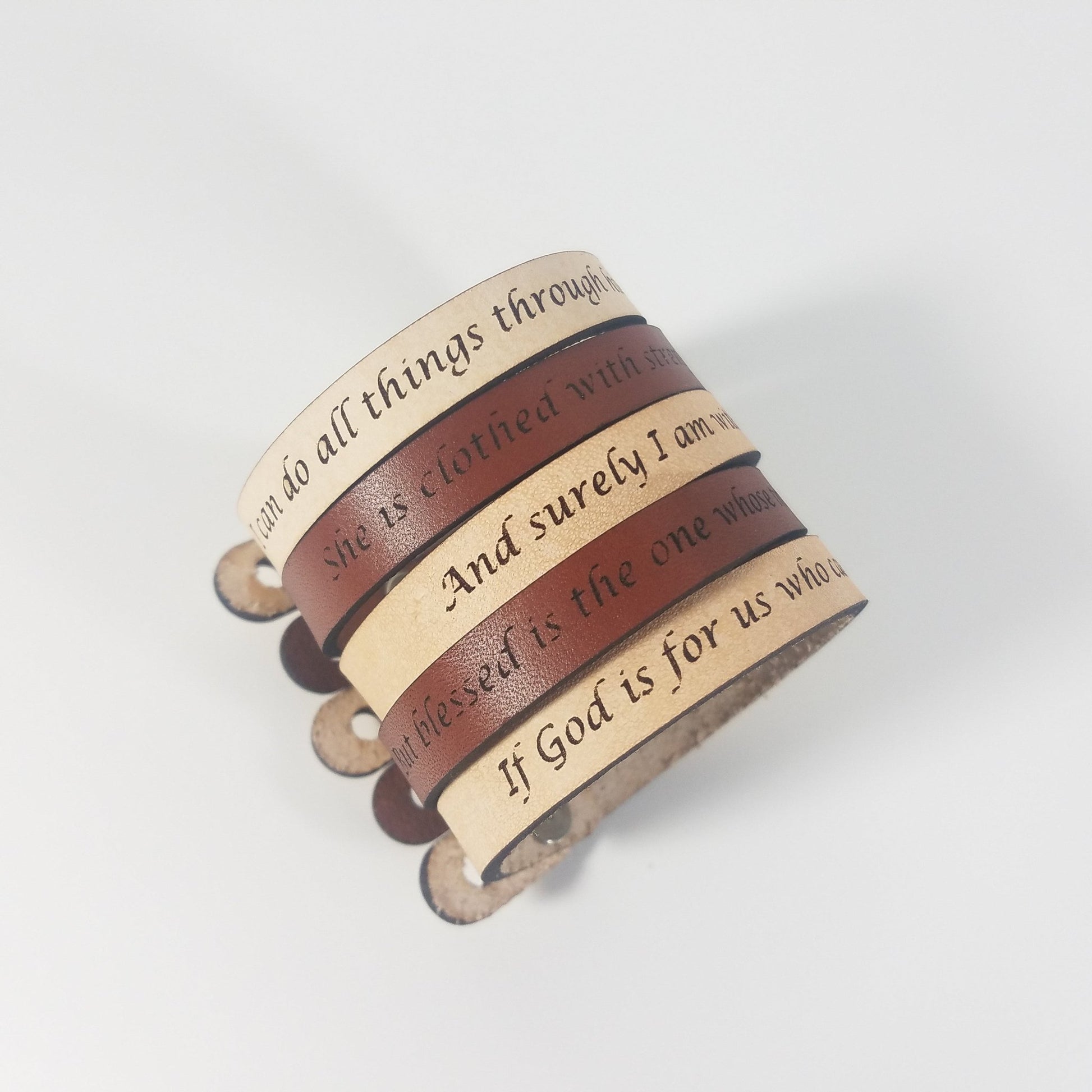 Spiritual Quote Bracelet - the light shines in the darkness - HAWI SHOPPING