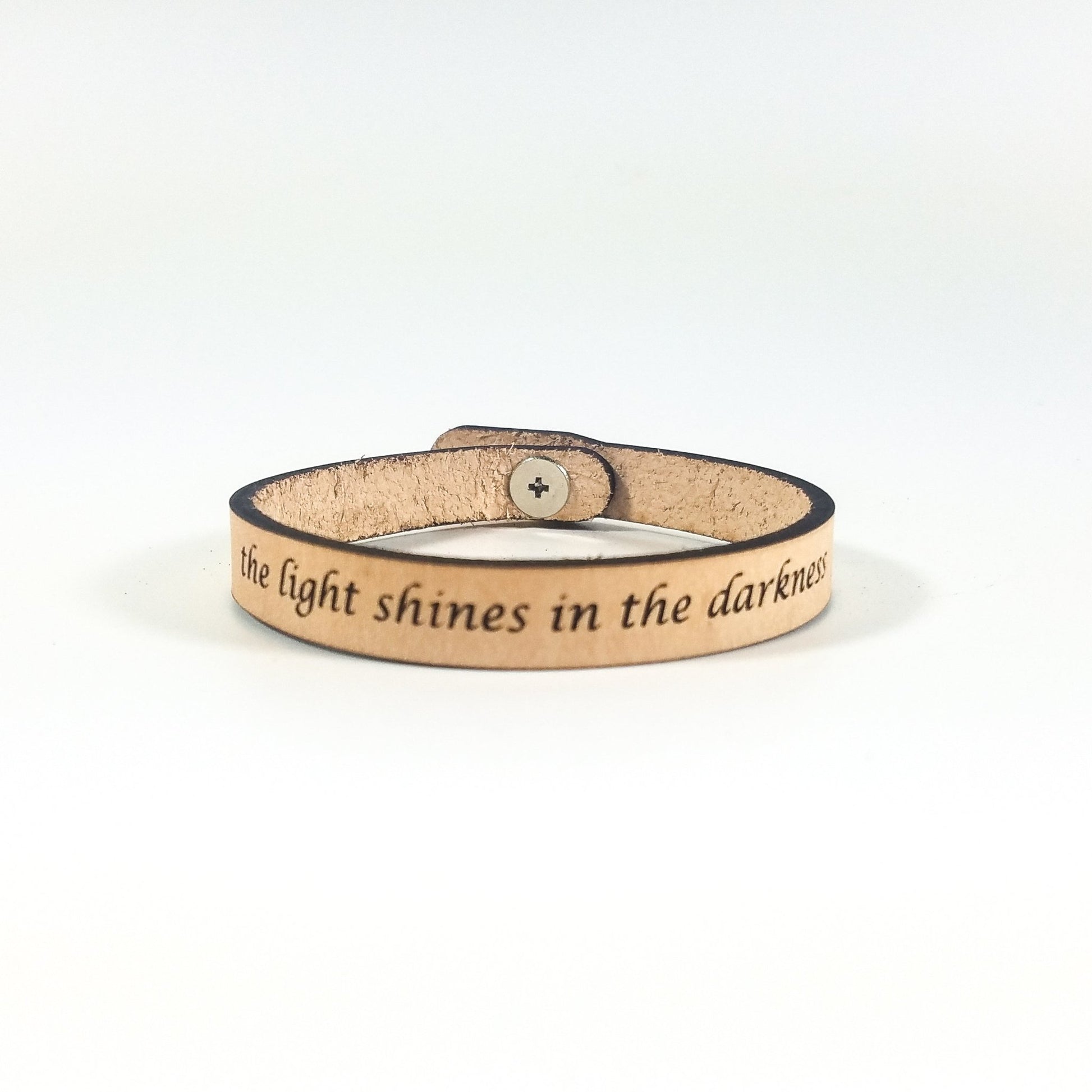 Spiritual Quote Bracelet - the light shines in the darkness - HAWI SHOPPING